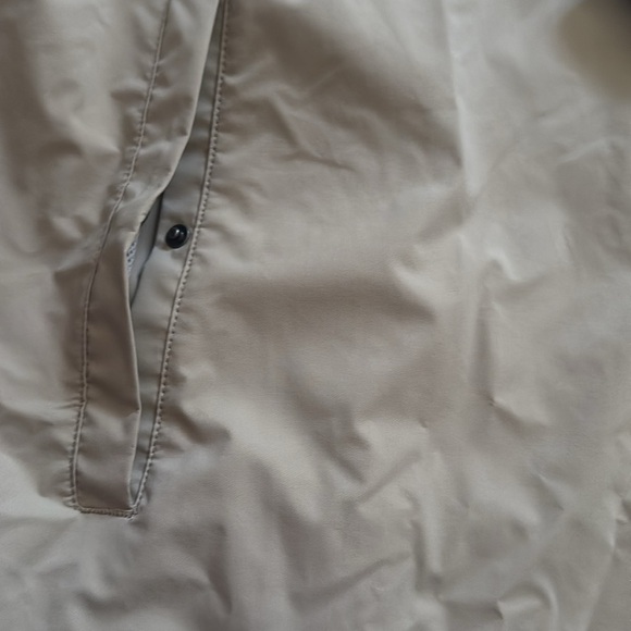 Helly Hansen Windbreaker - Picture 3 of 10